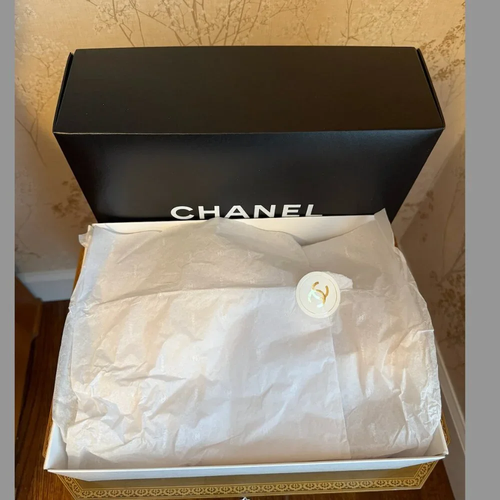 Authentic Chanel bag Box with Tissue Paper, Ribbon - Picture 3 of 13